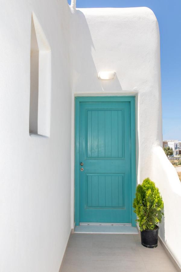 Kalais Sea Vibes, Beachfront Suites - A 10 Minute Drive Away From Naxos Town - Next To The Bus Stop Pláka Екстериор снимка